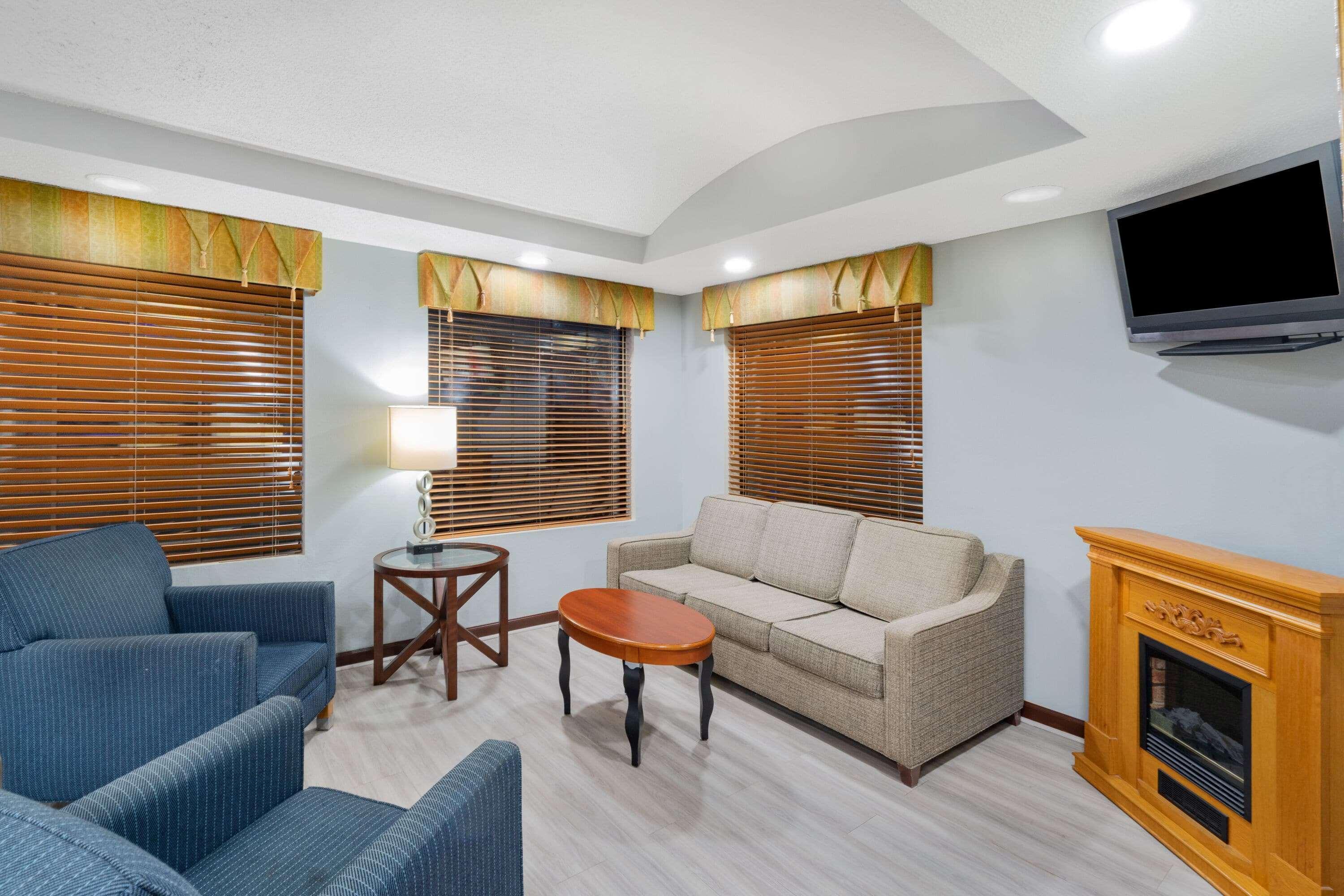 Baymont By Wyndham Hinesville Fort Stewart Area Exteriör bild